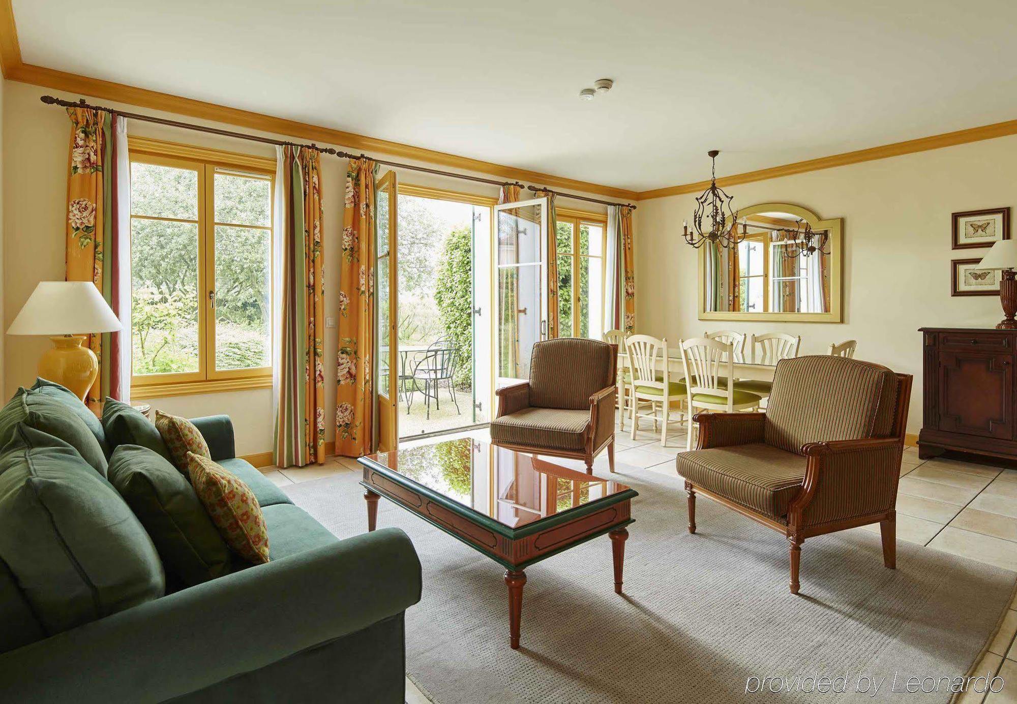 Hotel Marriott's Village D'ile-de-france 4*